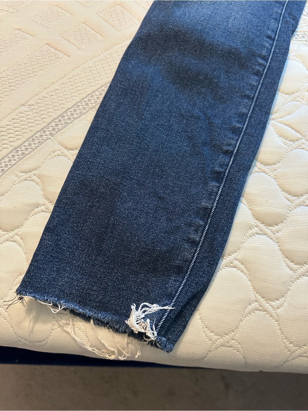 Good American Women's Dark Blue Skinny Jeans — Stretch Denim Slim Fit - Picture 2 of 9